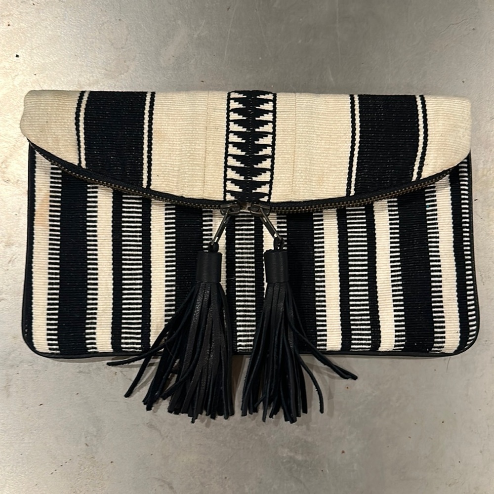 Mercado Global clutch